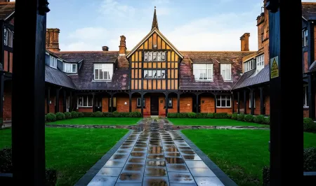 The Pillar Hotel Отели в г. Барнет