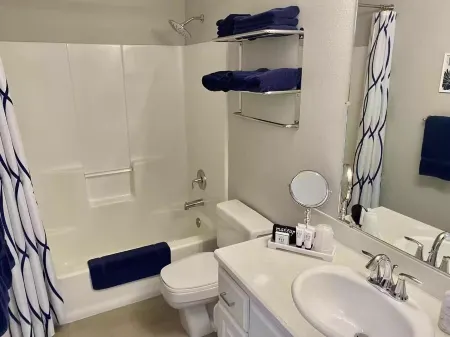 Bright Condo With Views & Easy Access to CDA River.  Minutes From Gondola! Отели в г. Келлогг