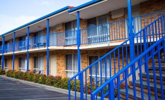 Blue Whale Motor Inn & Apartments