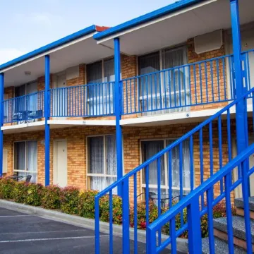 Blue Whale Motor Inn & Apartments