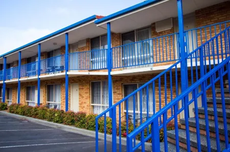 Blue Whale Motor Inn & Apartments Отели в г. Уоррнамбул