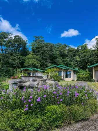 Arenal Roca Suites Отели рядом с достопримечательностью «Tabacon Hot Springs»