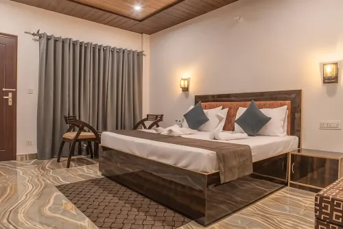 Vansathli I Near Mall Road Kasauli I Open Garden & Rooftop