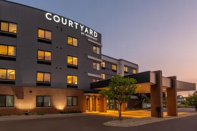 Courtyard Sioux Falls Hotels near Falls Park