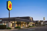 Super 8 by Wyndham Eureka Hotels in Eureka