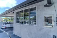 蒙特雷沖浪旅館