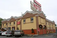 Red Carpet Inn Elmwood Hotels in Clifton