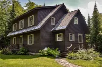 Cozy 4-Bedroom Cottage Nestled in the Trees by Kayuta Lake