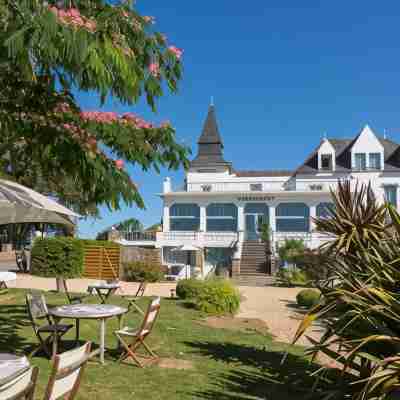 Hôtel Restaurant SPA Le Tumulus Hotel Exterior