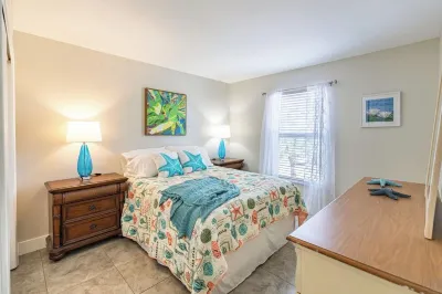 Unit 4 - Garden-Level Gulfview