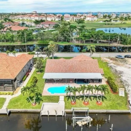 Oceanfront Retreat in Fort Myers - 3 Bedrooms, Private Pool