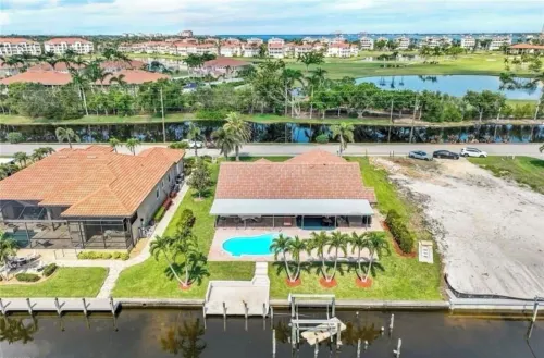 Oceanfront Retreat in Fort Myers - 3 Bedrooms, Private Pool Các khách sạn ở Iona