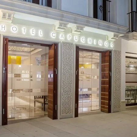 Soho Boutique Capuchinos & Spa Отели рядом с достопримечательностью «Башня Мальмуэрта»