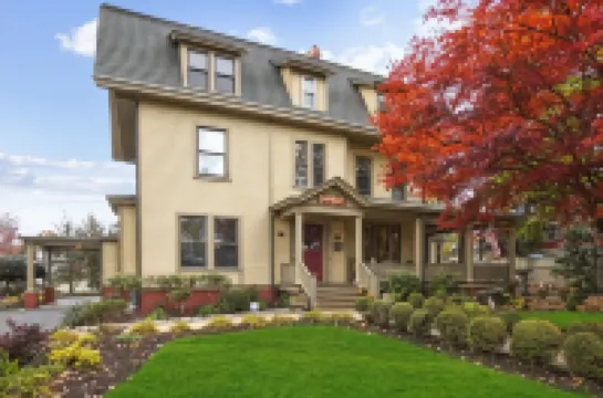 DeBary Inn Hotels in Summit