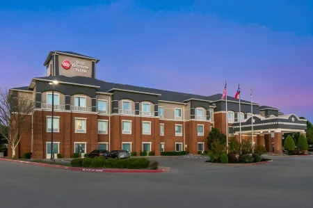 Best Western Plus Duncanville Dallas Отели рядом с достопримечательностью «Парк Крис Парис»