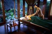 Kampung Sampireun Resort & Spa Hotels in Samarang