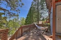 Cozy 3-Bedroom A-Frame Cabin Near Lake Arrowhead and Snow Valley Arrowbear Lake附近的飯店