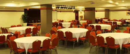 Mayres Hotel Kota Tinggi Отели рядом с достопримечательностью «Kota Tinggi Firefly Park»