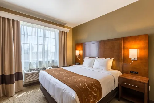 Comfort Suites Burlington فنادق في برلنغتون