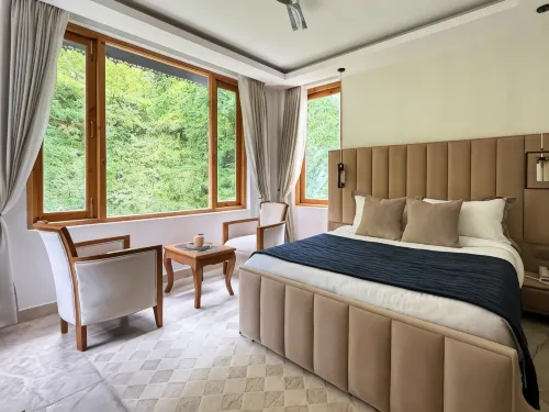 Ausnya Tirthan - balcony