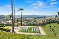 Sprawling Hilltop Retreat-Pool, Spa, Event-Ready!