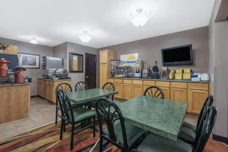 Days Inn by Wyndham Jamestown