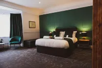 The Stag Hotel and Mailmans Arms Hotels in Lyndhurst