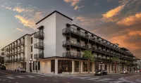 Hotel Haya Hotels near Royal Caribbean Cruise Terminal