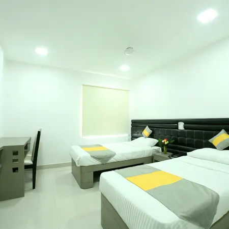 La Riviera Suites Madhapur Отели рядом с достопримечательностью «Торговый центр Inorbit»