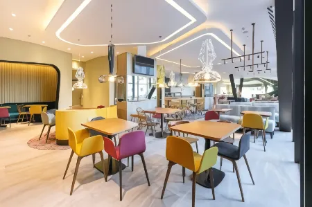 Hampton by Hilton Alcobendas Madrid Отели рядом с достопримечательностью «San Sebastián de los Reyes The Style Outlets»