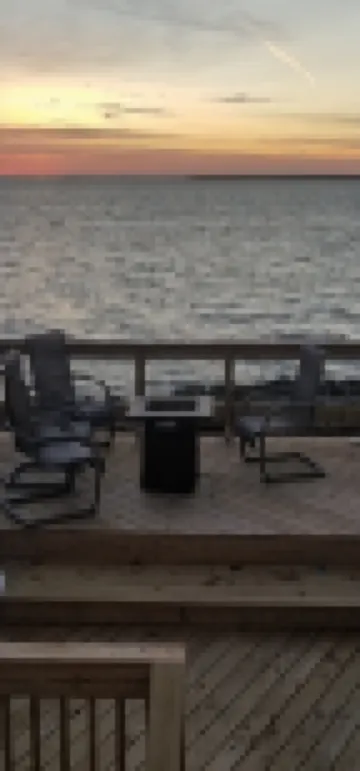 Toledo, lakeside home 3 bdrm sleep 7 on Lake Erie with 4 decksto choose from.