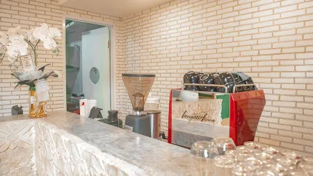 Briggs Inn Surabaya Отели рядом с достопримечательностью «Зоопарк Сурабая»