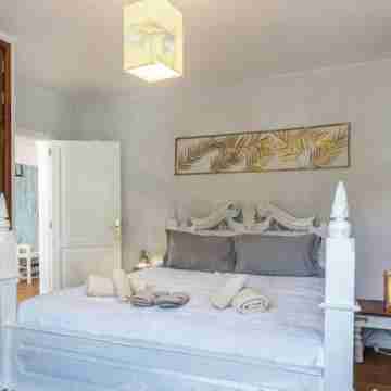 Ocean - Volcano House Rooms