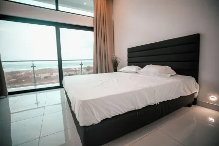 Modern 2 bedroom Villa with Pool, Ocean Vista, WIFI, AC, and Enhanced Safety Отели в г. Prampram