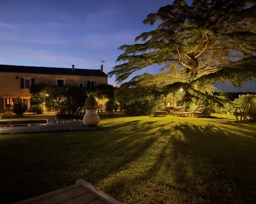 Mas la Pomarede Hotels in Robion