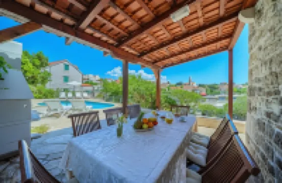 Villa Bonaca Cozy Family & Friends Retreat with Heated Pool