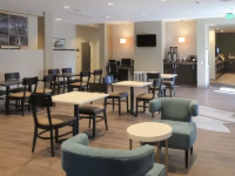Sleep Inn & Suites Chiloquin-Crater Lake Junction Hotels in Klamath County