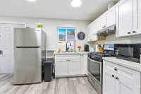 M3-Detached house 2 bedroom 1 bathroom close Old Town Monrovia kingsize-bed! - Wi-Fi