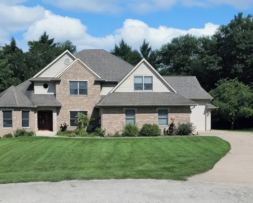 Luxury 5 BR home on private wooded lot near QC, w/hot tub, rec & fitness room Hotels in Henry County