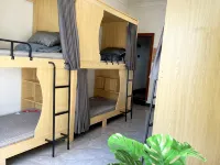Shiyou Bajiu Youth Hostel (Beihai Yintan International Passenger Port)