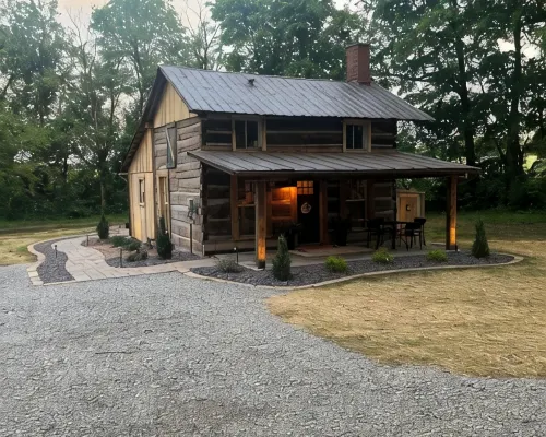 Charming 2-bedroom cabin in enchanting Wadesville with Heat, AC, WiFi, Hot Tub Hotels in Posey County