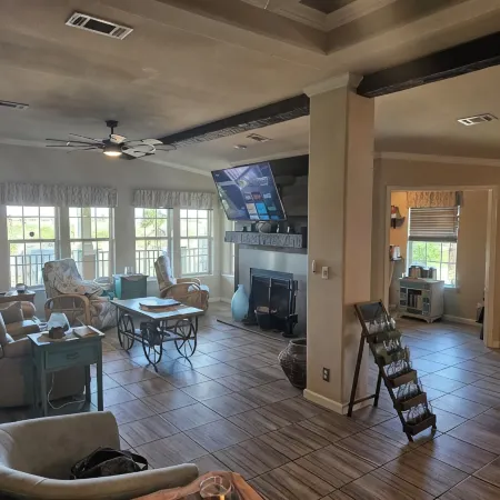 HUGE 3K sq ft Waterfront Home - fitness rm, screen porch, dock, dog run, kayaks