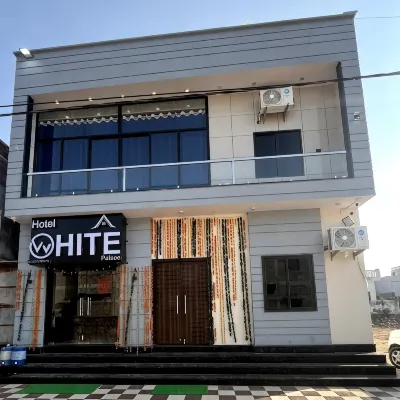 호텔 화이트 팰리스
