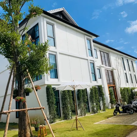 The Wing Boutique Hotel Отели рядом с достопримечательностью «Храм Ват-Пхра-Сингх»