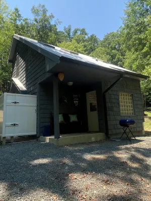 Mountain top cabin in the heart of the Uwharrie National Forest!