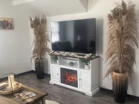 Charming 2-bedroom apartment with WiFi, AC in Wabash. Hotels in Wabash