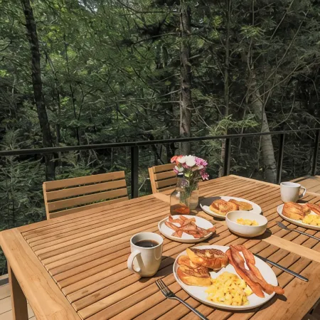 Luxe Cozy Spa Cabin w/ Hot Tub, Sauna, Fireplace, 10 Mins to Sunday River