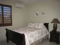 Spacious, attractively decorated 2 BR 1bath gated Apt, 4 Mins to Jobos Beach - Lejligheder