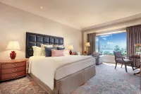 Taj Lands End