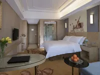 Vienna International Hotel (Taoyuan Longba) - parking